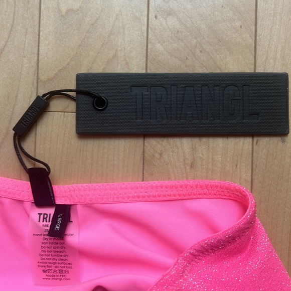 TRIANGL NWT large one strap top - Picture 5 of 6